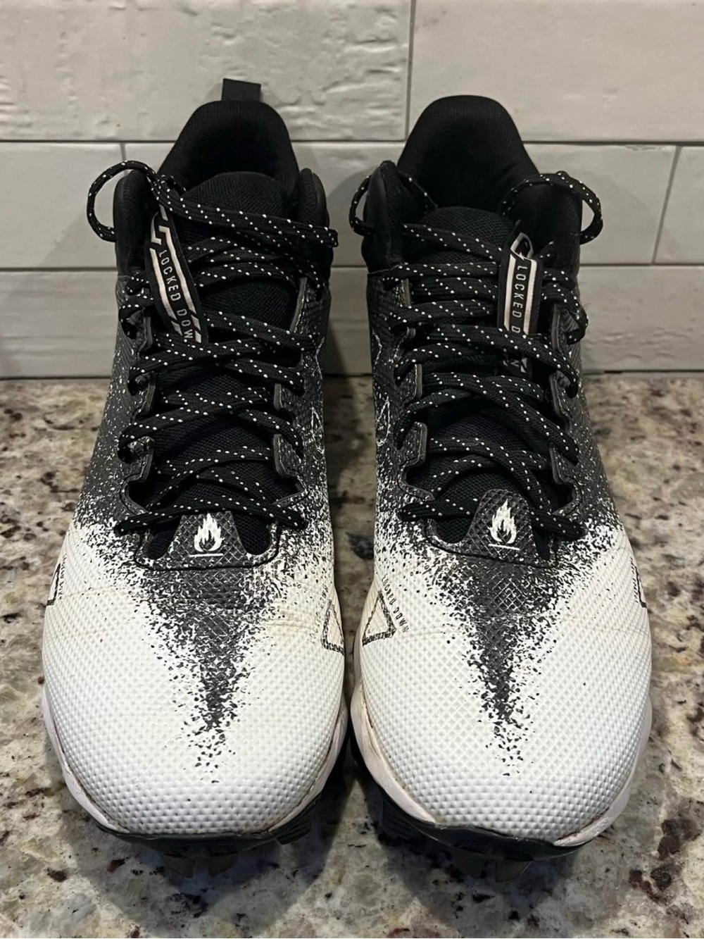Under Armour Spotlight Franchise RM 2.0 Football Cleats Men’s Size 10 Blk/Wht